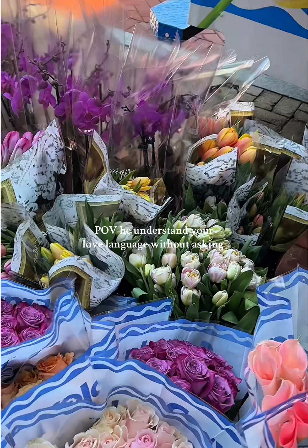 He knows I’m a sucker for a pop up truck🛻💐💛  #flowers #lovelanguage #lovelanguages #Love #fiance #bouquet #husband #Relationship 