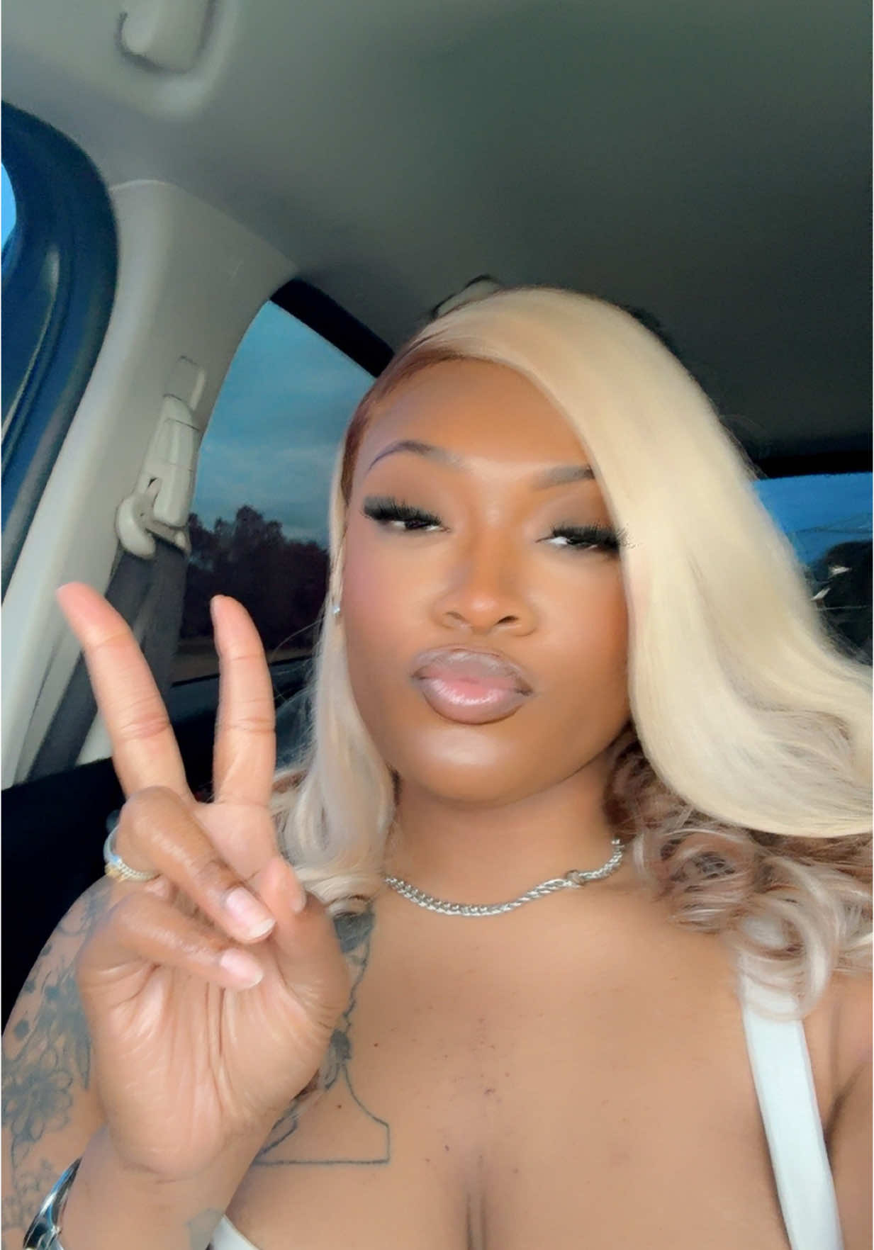 @Megalookhair shop #wiginstall #wiginfluencer #viraltiktok #fypシ #viralvideo #closurewig #wig #613wig #613wiginstall 
