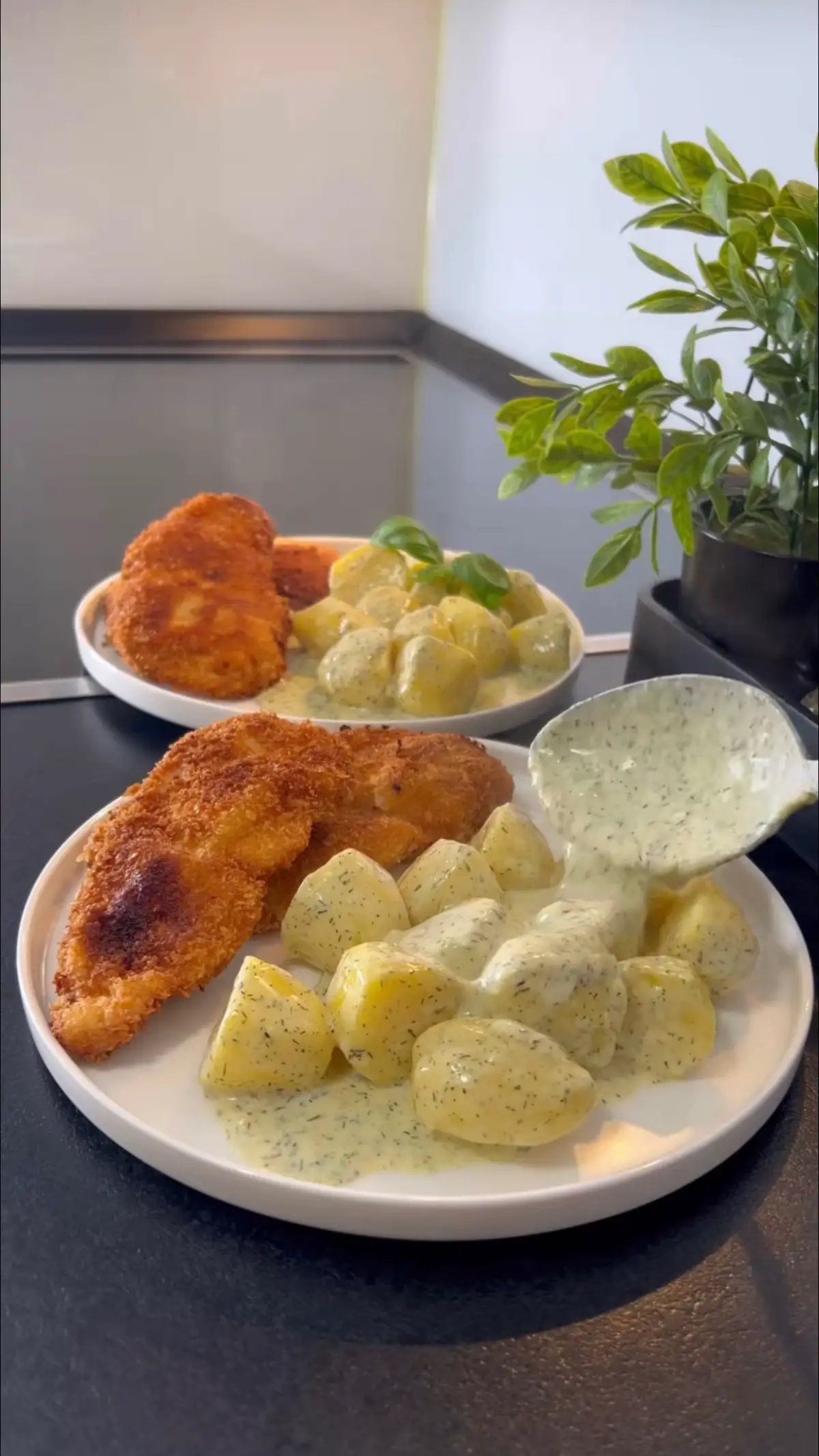 Für Kartoffel-Pfanne: 10-15 Minuten Kartoffeln 2 Esslöffel Butter 1 Teeloffel Mehl 200 ml Sahne 200 ml Milch Dill trocken oder frisch 1,5 Teelöffel Gemüsegewürz Rezept für die cremige Kartoffelpfanne: 10-15 Studio, kleine Kartoffeln 2 Esslöffel Butter 1 Teeloffel Mehl 200 ml Schlagstage 200 ml Milch Dill, getrocknet oder frische 1,5 Teeloffel Gemüsebruhe #cooking #FoodTok #FoodLover #fyp #foryou #einfacherezepte #lecker #EasyRecipes #essen #desserts #yemektarifleri #backen #düsseldorf #köln #berlin #kesfet #kesfetteyiz #kartfoffeln #schnellerezepte #schnitzel 