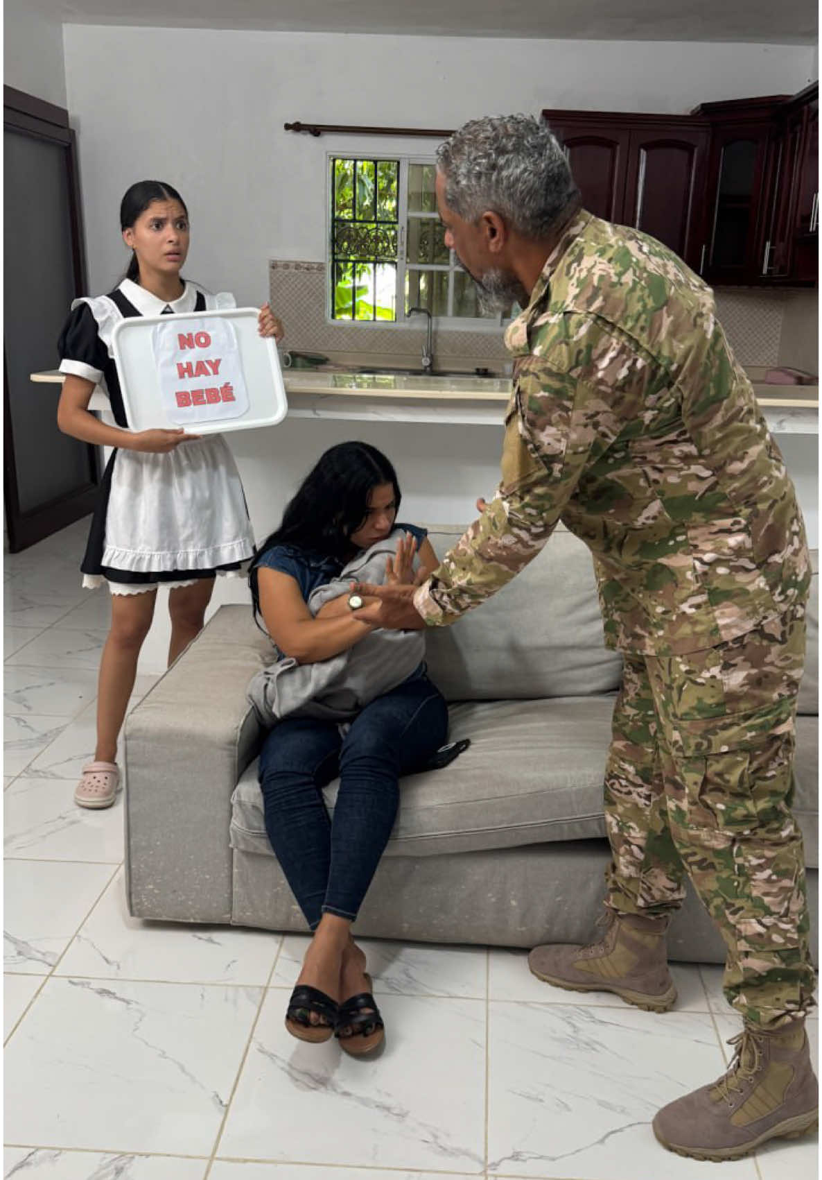 Sirvienta descubre el secreto de la esposa del patrón. #viralvideo #foryoupage #fyp 