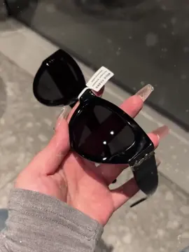 M94 cat-eye sunglasses are full of atmosphere#fyp #luxury #sunglasses 