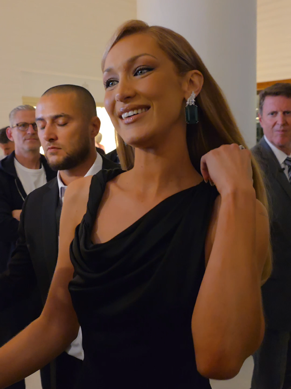 #bellahadid #hadid #bella #cannes2025 #festivaldecannes #cannesfilmfestival #onregardequoi #TikTokFashion #fashiontiktok 