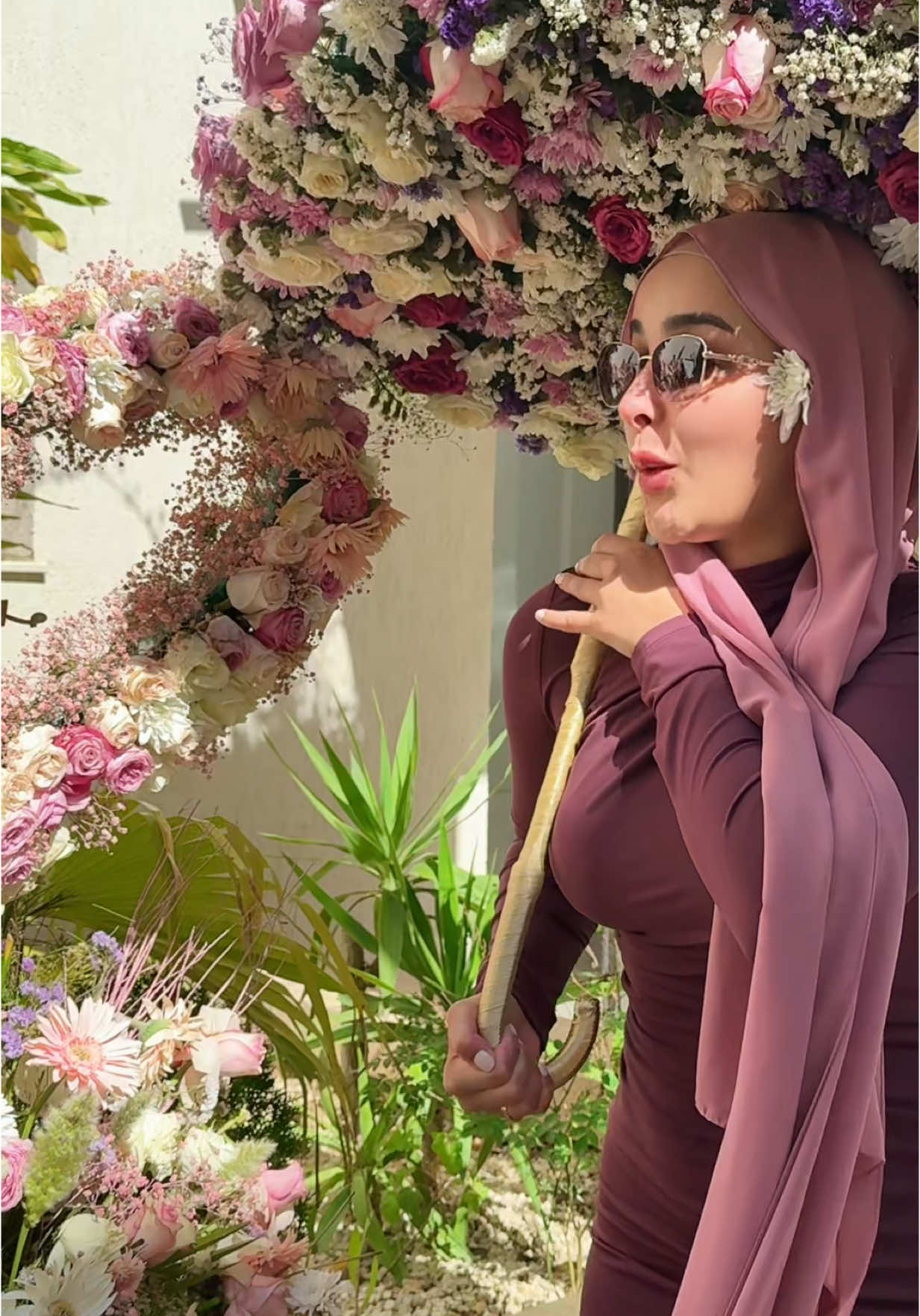 ورد من متابعيني 🌺 آخر الفيديو 🤣 💐#اكسبلورexplore #اكسبلور #douhalaribiii❤️ #ليبيا_طرابلس_مصر_تونس_المغرب_الخليج #وردة #ترند 