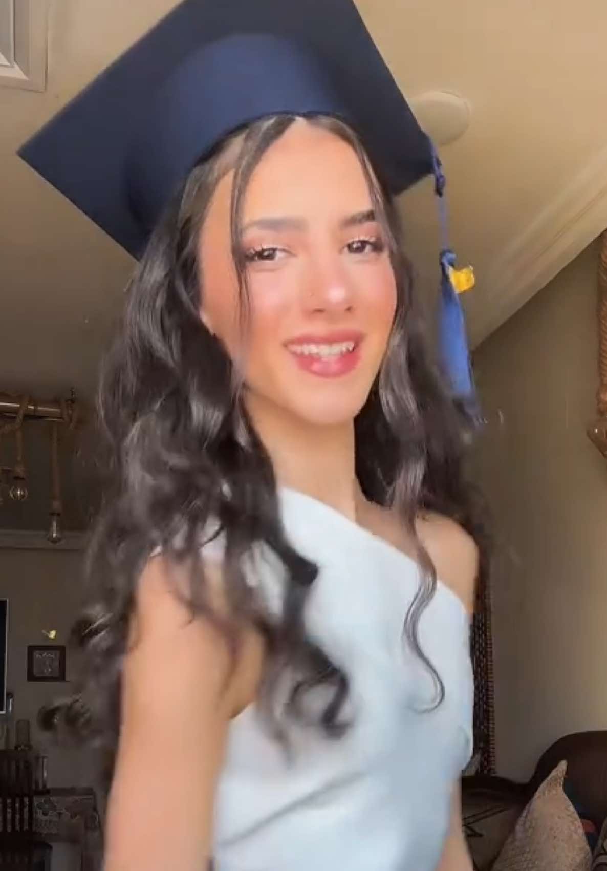 Grad season? Nah, it’s my season to show them how it’s done.”#fyp #explore #kuwait #senior #graduation #transition #trend #2025 #lebanon #lastyearofschool #خريجات #تخرج #سينيور 