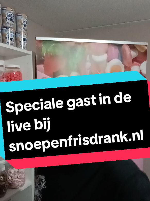Morgen tussen 19:30 en 20:00 komt er een speciale gast in de live 🎉🎉 wees erbij dit wil je mee maken  😁😁 en natuurlijk ook te gekke acties tijdens de live 🍭🍭 plaats lekker je bestelling op snoepenfrisdrank.nl  #snoepwinkel #fy #fyp #candy #candyworld #asmr #viral #viraalgaanisookgaan #laffytaffy #airheads #enschede #nederland #belgie #duitsland #iedereen #kom #er #bijoux #jou #you 