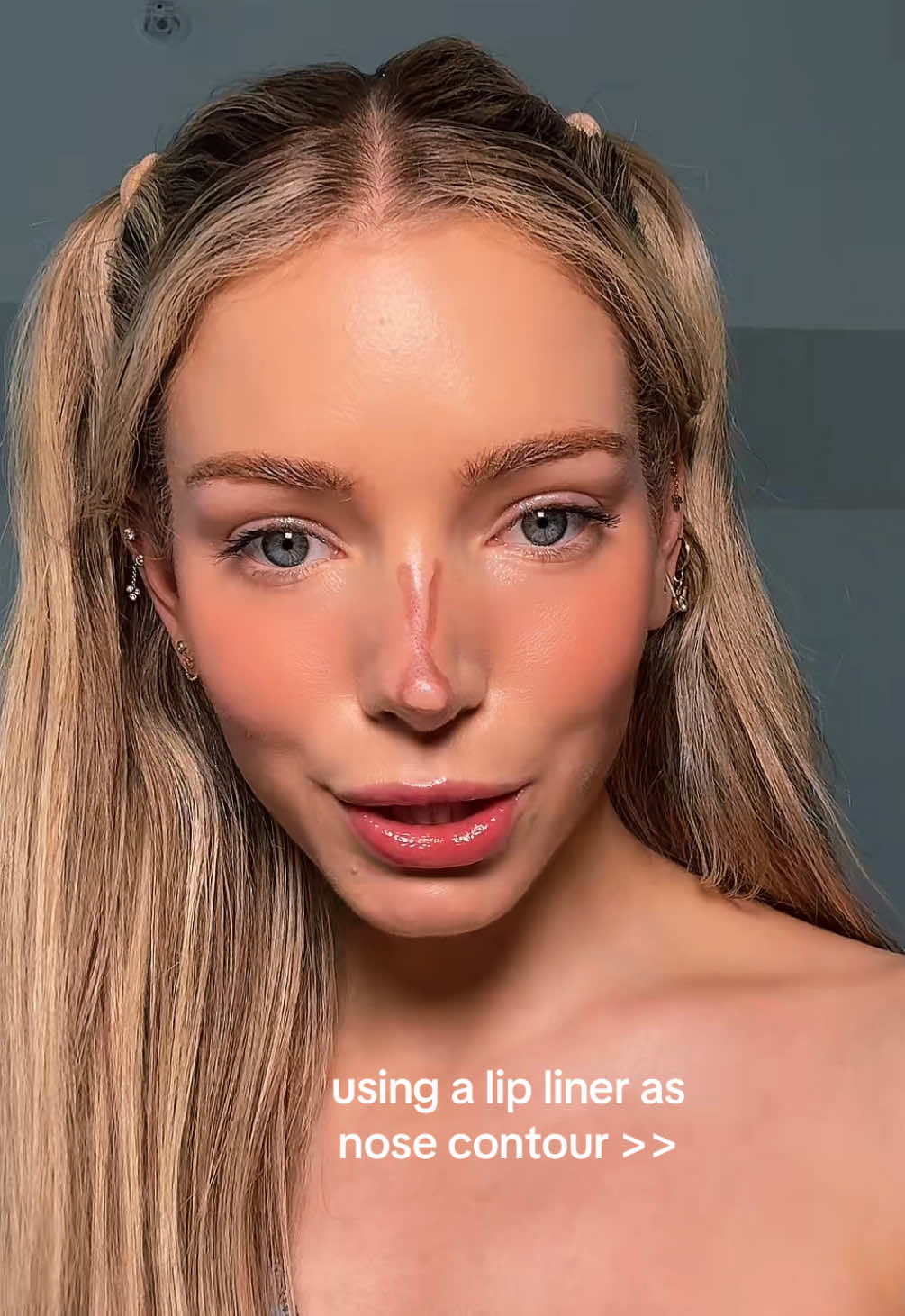 nose contour with a lip liner is superior !! #nosecontour #lipliner #rhodelipliner #rhode #makeuphacks #makeuptips 