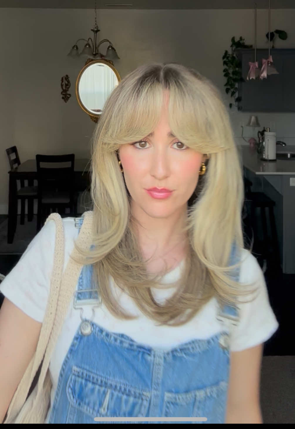 Rachel green energy today 🤍  #overalls #OOTD #fitcheck #thrifted #thrift #depopseller #outfitideas #90s 