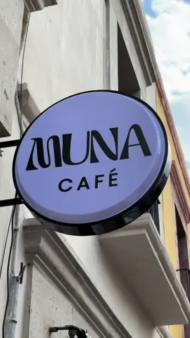 ¿Ya conoces la cafetería más bonita del centro? 🌙 MUNA ya está abierta y lista para recibirte con café delicioso, brunch, postres que enamoran y un espacio lleno de mood bonito. 🤩  Ven a vivir la experiencia. ✨ 📍 Calle Independencia #54, Col. Centro, Querétaro 📞 442 124 7809 #cafe #latte #cafeteria #queretaro #mocha #croissant #chai #matcha #munacafe 