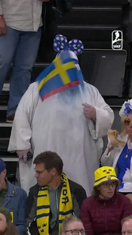 Bro was waving the wrong flag😳🤣 #MensWorlds #IIHF #hockeyfans 