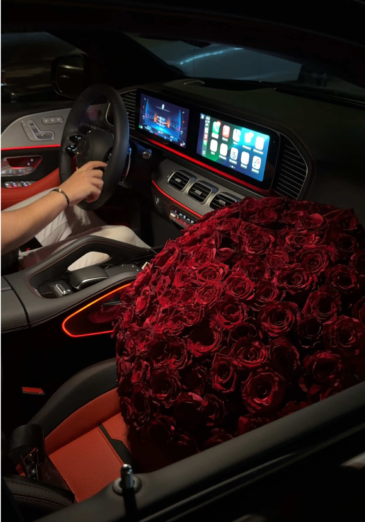 Say it with 100 roses #roses #losangeles #Mercedes