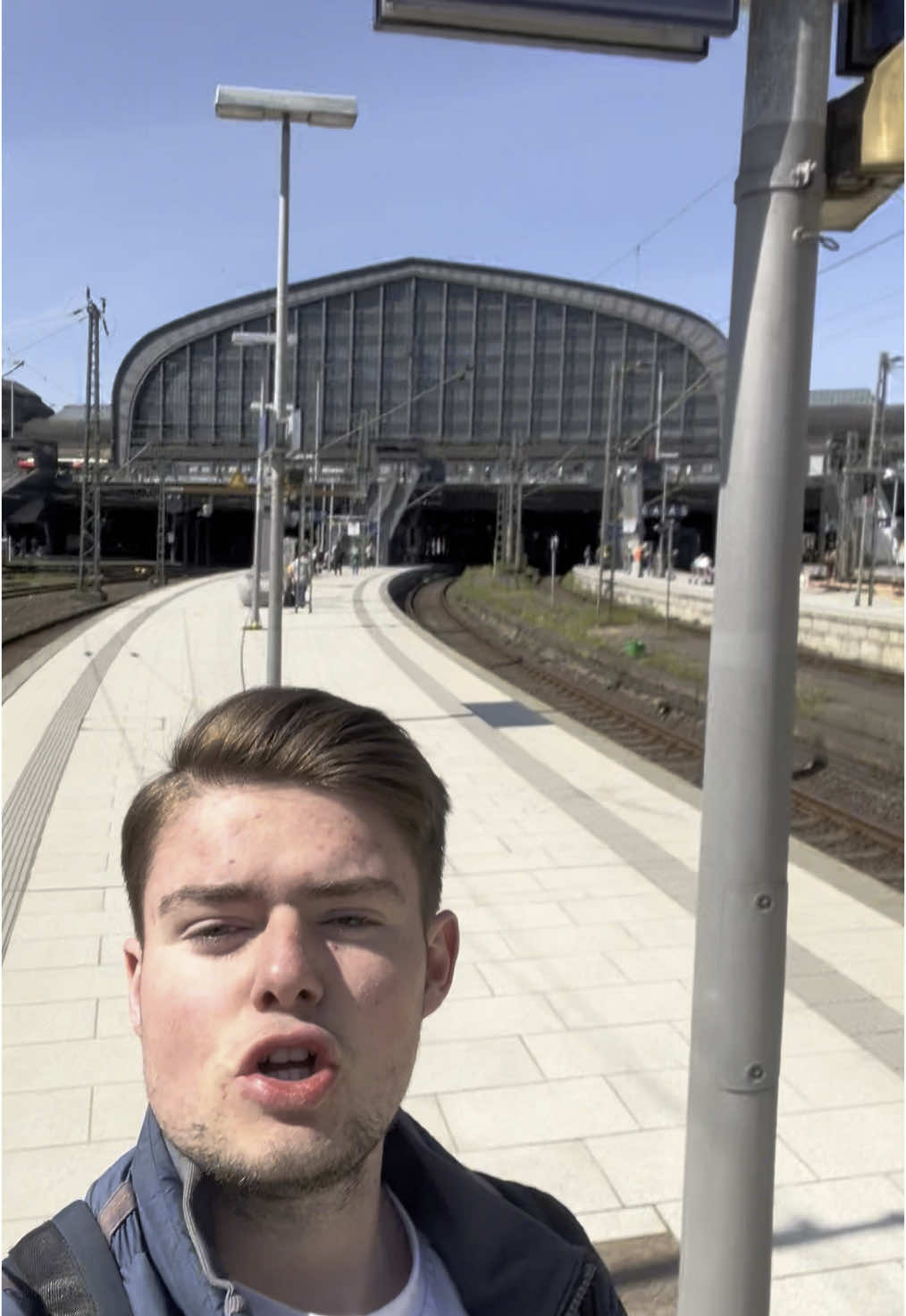 Mein Zug kommt in 20 Minuten #reverse #speech #viral #fyp 