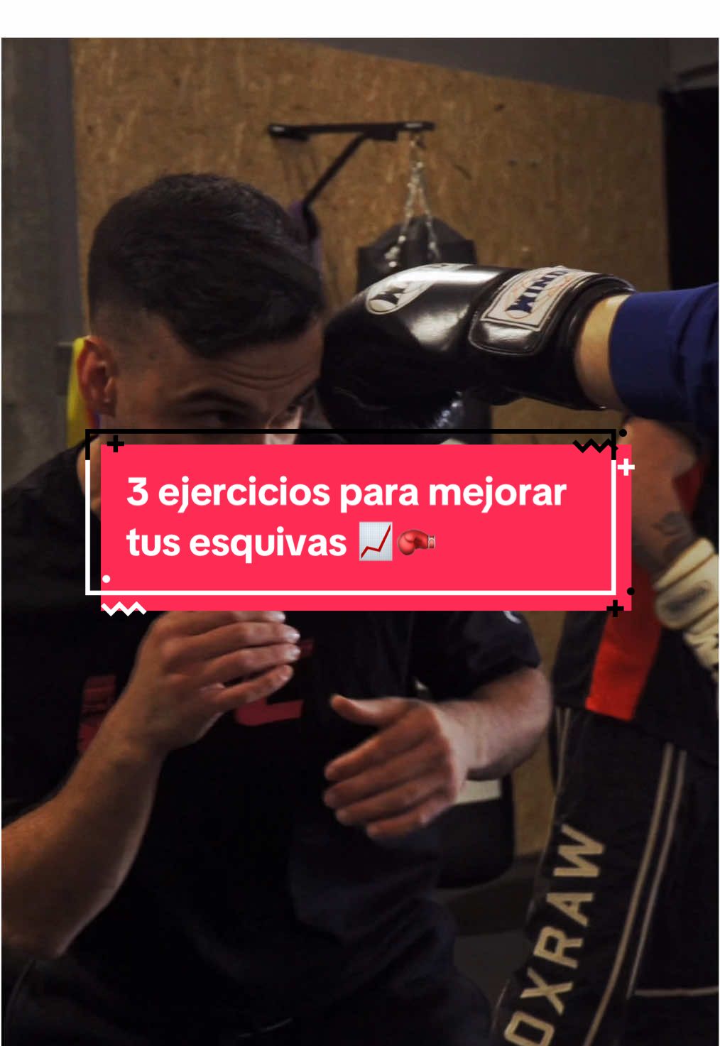 Al ejercicio de ayer le añadimos dos más para mejorar esa movilidad al esquivar 📈🥊 #boxing🥊 #boxinglifestyle🥊 #workout #boxingtraining #fight #mma #UFC #boxingpadwork #boxingcoach #boxeador #manoplas #boxinglife #boxingfootworkdrills #combinacionboxeo #boxeotiktok #boxingdrills #boxeomexicano #jab #boxeointeligente #jabcross 
