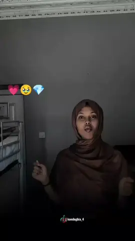 Hobeey Hobeey #CapCut #comedia #somalitiktok #Anfac #wttvz_fvv #somalilandtiktok💚🤍❤ #girl #Landers #hargysa_somaliand🙏🥰💯💚 