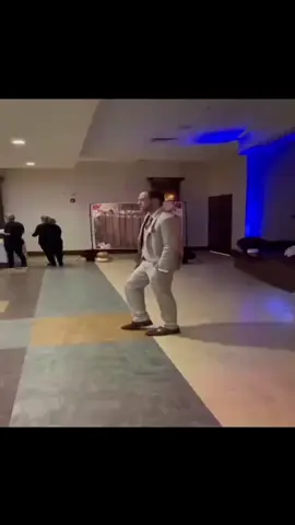 Ночной актив/22:55 #танец #крутой #мужик #танцует #под #фонк 