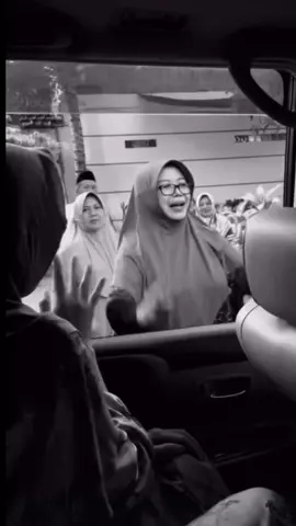 Beliau ibunda ning jazil Ibu Nyi Hj.Djamilah Hamid Baidowi yang Masyallah Ahli Shodaqohnya,Smg kita sedoyo saget seperti beliau mempunyai putra putri dan cucu yg solih solihah alimnya🙏🏻#ningjazil #ningjazilploso #guskautsarploso #guskautsar #ploso #las 