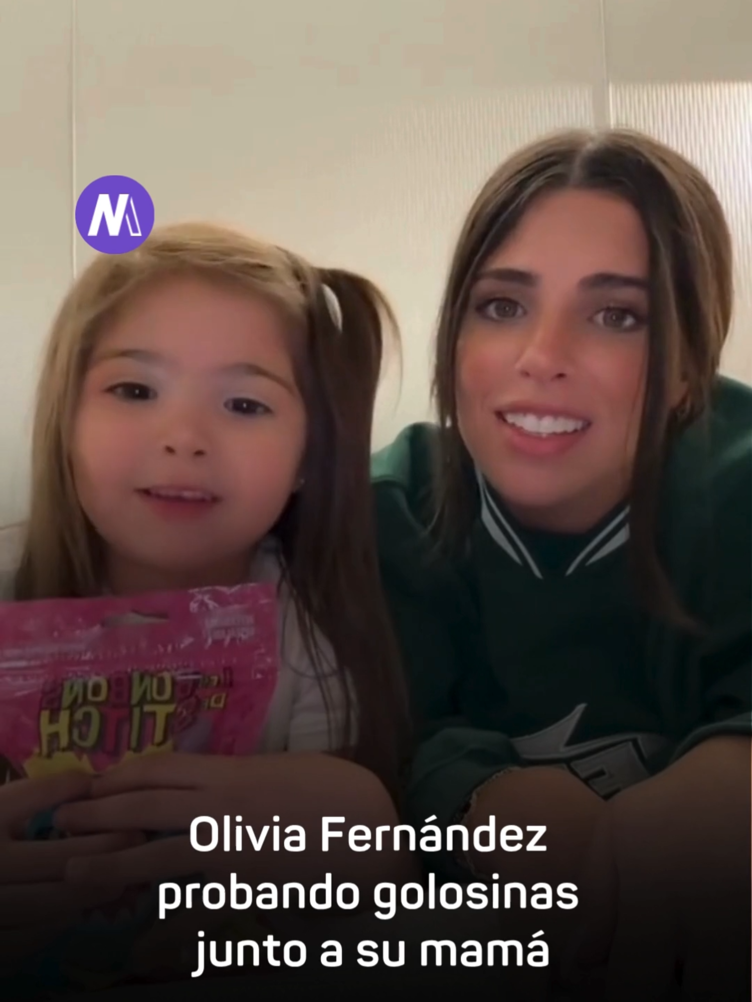 ¡Pura dulzura! 💙✨ Valen Cervantes derritió corazones al compartir un video junto a su hija Olivia, en el que prueban golosinas inspiradas en Stitch. “Hola, amigas”, saludó Oli antes de darle un firme 6 al sabor del dulce 😋.