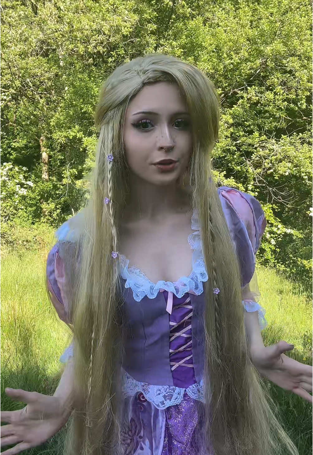 i wish i had a frying pan .. #ccinnabunii #cosplay #rapunzel #rapunzelcosplay #tangled #disney 