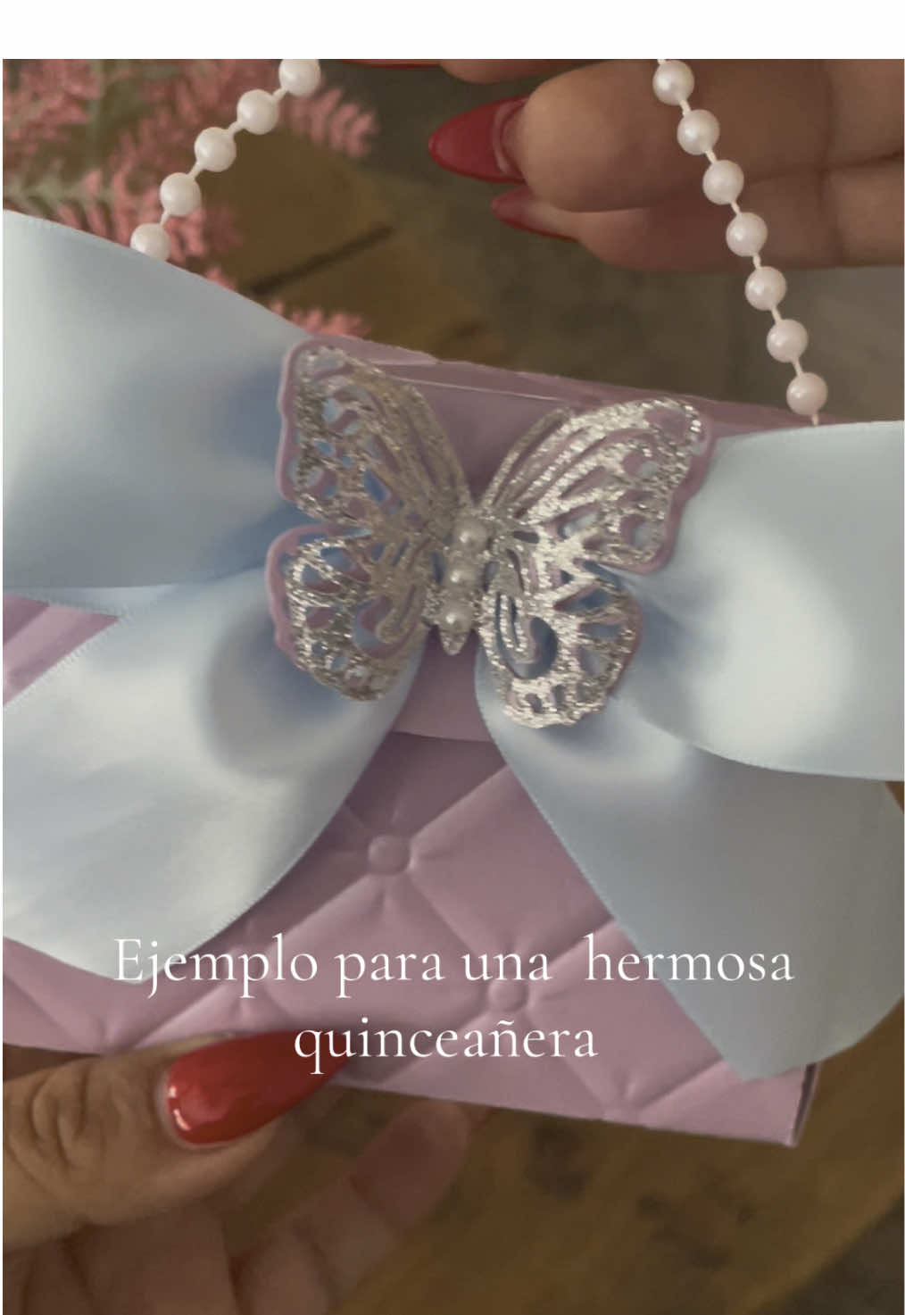 Ejemplo para una hermosa clienta  #invitaciones #quinceañera #invitations #invitacionesdecarteritas #monederos #embossing #cricut #workingmom #latinacontentcreator #4escreations #sayyestotheinvitations #anythingquinceañera #209smallbusiness 