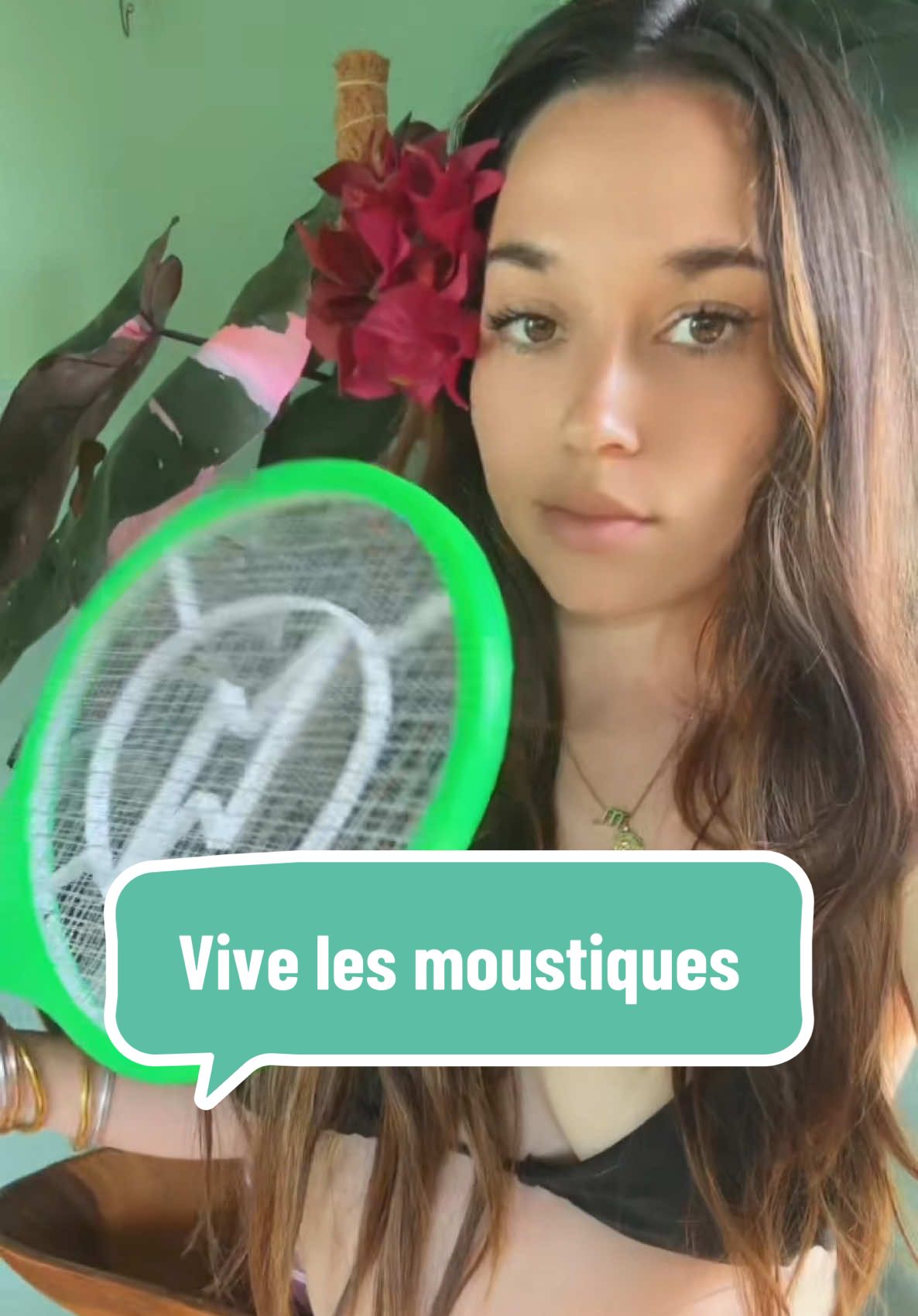 ✨Nom ninja : Mangoshippuden •	Clan : Clan Mojitomi 🍹experts en techniques à base de feuilles… de menthe ! •	Affinité : Vent & Foudre •	Jutsu : Fuku-Fuku no Jutsu (Technique de la Fringale Éclair) Description : Mangoshippuden lance un clone en forme de mangue juteuse qui explose en odeur sucrée, provoquant une fringale incontrôlable chez l’ennemi. Résultat : l’adversaire s’effondre en cherchant de la nourriture, incapable de se concentrer, pendant que Mango prépare son attaque finale. Effet secondaire : Peut aussi affecter les alliés… surtout ceux qui ont oublié de manger. (Rien que pour ma description abonnez-vous 🤣)  #tiktoktahiti #tahiti #humour #moustique #pourtoi #fyp #polynesiefrancaise #naruto 