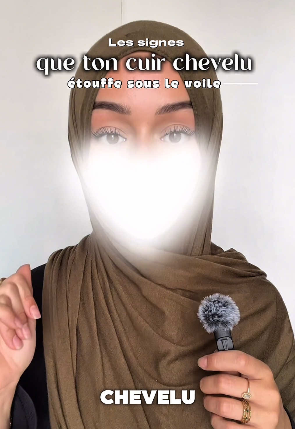 Tu remarques des pellicules, tes cheveux regraissent trop vite ou ont perdu en densité ? C’est sûrement ton cuir chevelu qui étouffe… Sous le voile, il a besoin de plus d’oxygène, de fraîcheur et d’équilibre. C’est exactement pour ça que j’ai créé ce spray, pensé pour les femmes voilées 🤍 Résultat ? Un cuir chevelu apaisé, des cheveux en meilleure santé ✨ Prête à libérer ton cuir chevelu ? Clique sur le lien en bio 🤍✨ #hijabi #prendresoindesescheveuxvoile #hijabtutorial #soincheveux #hijabhaircare #CapCut 