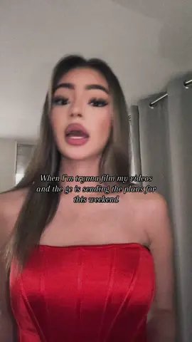 God forbid a girl is working 🙂‍↔️ #foryoupage #chat #relatable #girls #filming #grwm #friends #groupchat #weekends 