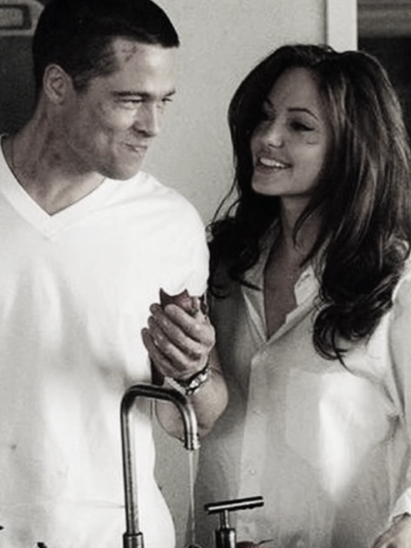 Kinda hope they catch us #mrandmrssmith #mrsmith #mrssmith #janesmith #johnsmith #angelinajolie #bradpitt #la23e4 #fyp 