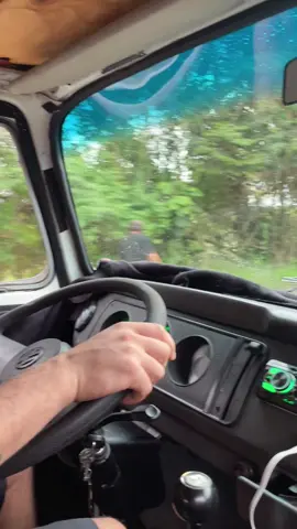 Nada melhor que pegar estrada  #estrada #viagem #dirigindokombi  #dirigindomeucarro #kombi #komboza 