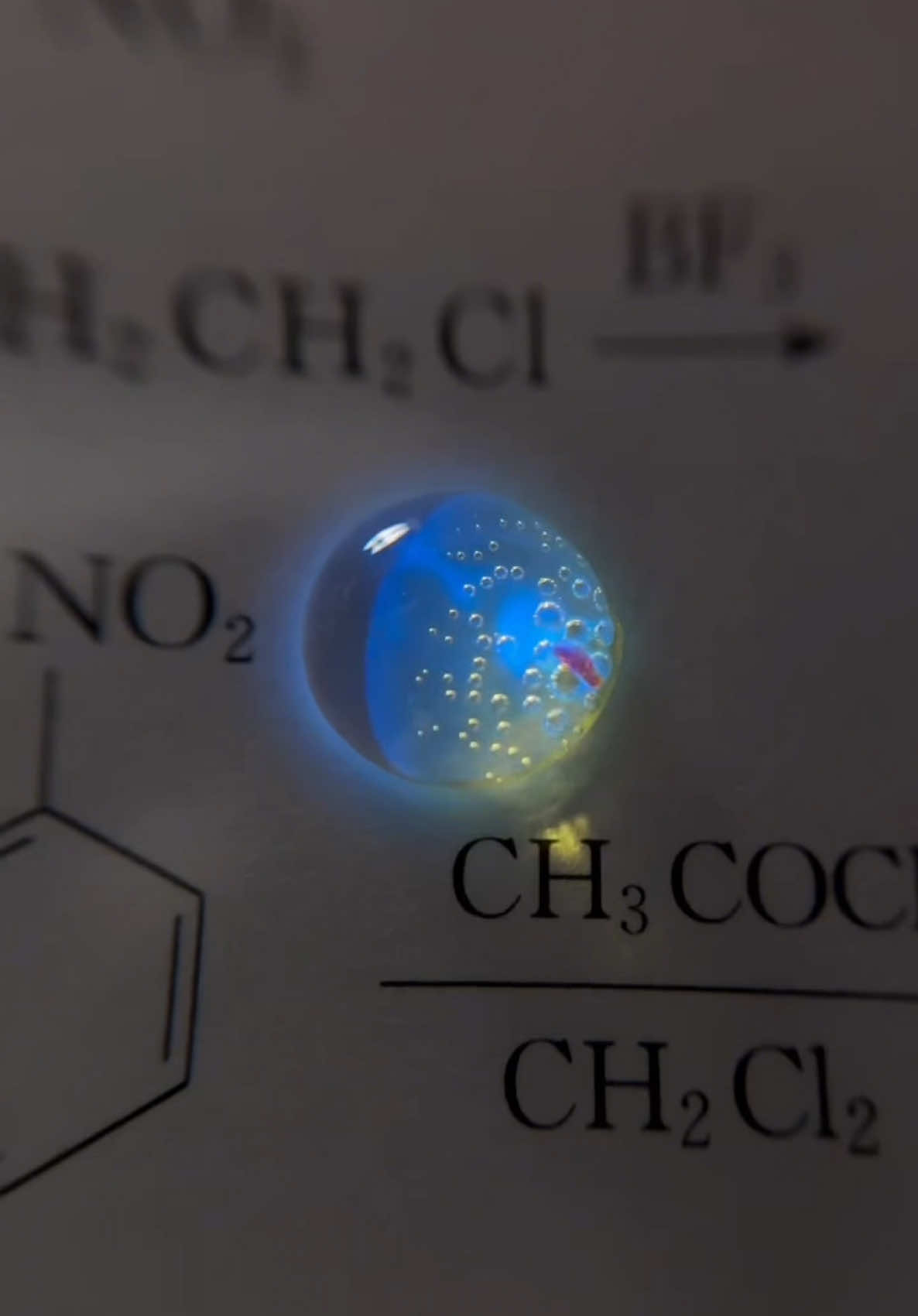 This scientist creates stunning art through chemistry. He blends diverse chemical elements and reactions to create mesmerising visuals that materialise through a single drop of water. #science #chemistry #stem #learn #visualASMR #visuals #LEARN #reactionvideo #asmr 