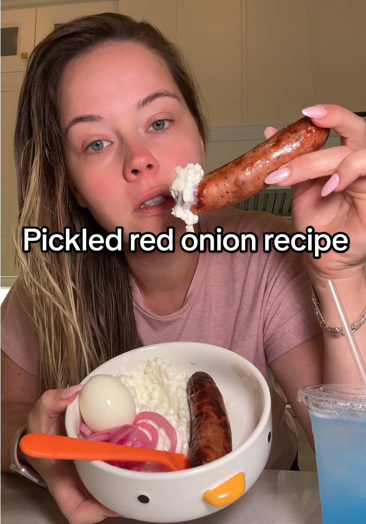 PICKLED RED ONION RECIPE + WHY I FILM IN MY CAR 🫶 #tiffanyplateday26 #lunch #healthygirllunch  #eatlunchwithme #mustard #applesausage #veggieswithmustard #crunchy #crunchylunch #healthyrecipes #healthylifestyle #chickensausage  #blueraspberryelectrolytes    #applechickensausage #mukbang #electrolytes #pov #lunchchat #carlunch #lunchinmycar #healthygirlsummer #brussies #tiffanyplate 