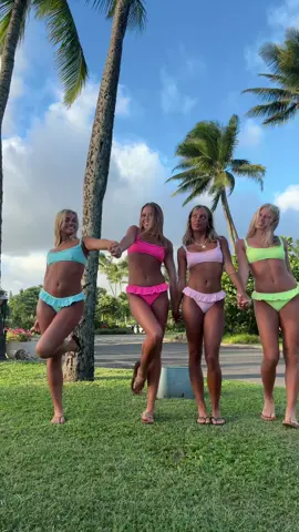 matching in hawaii 🫶🏼🌊👙🦞☀️🍉 #oahu #tiktokweare18pleasedonttakethisdown #hawaii #Summer 