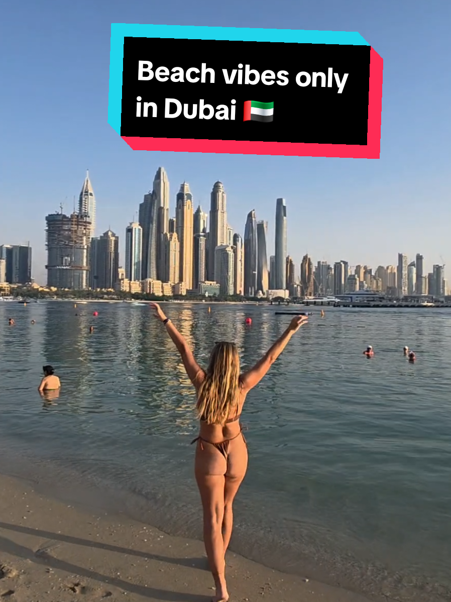 Beach vibes only 🌊#thepalmjumeirah #beachvibes #traveltiktok #dubai #albaniangirl #shqiptaretneperbote🇦🇱🌍 