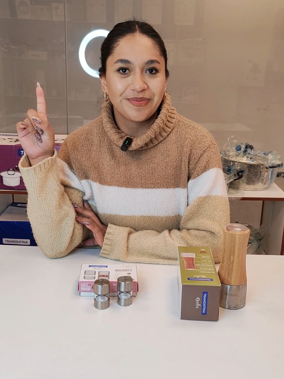 Mini molinillos de sal y pimienta y Molinillo Tramontina 🤩 Listos para estar en tu cocina 🥰 📱Contáctanos al 70696549 WhatsApp 📱 📍Estamos en La Paz Zona Miraflores Av. Simon Bolívar edificio altar 2 y hacemos envíos a todo el País🇧🇴 📍 @Fats Bellido #DonCocinaBolivia #Tramontina #molinillos #molinillo #sal #pimienta #acero #bambu #lapaz_bolivia🇧🇴 #bolivia #envíosatodoelpais 