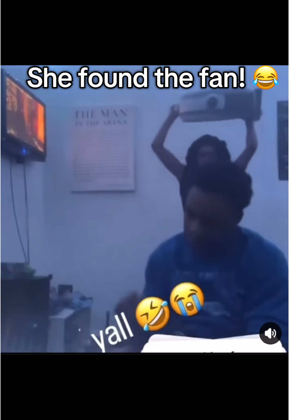 She Found the fan! 😂 #wherethemfansat #fansat #wherethemfansatdance #funny #omg #wtf #wow #thatscrazy #fridaythemovie #smokie #wow #viral 