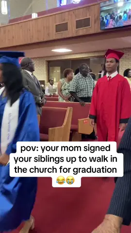 Trying so hard not to laugh 😂 (via @Ms.Ericaaaaaaa) #graduation 