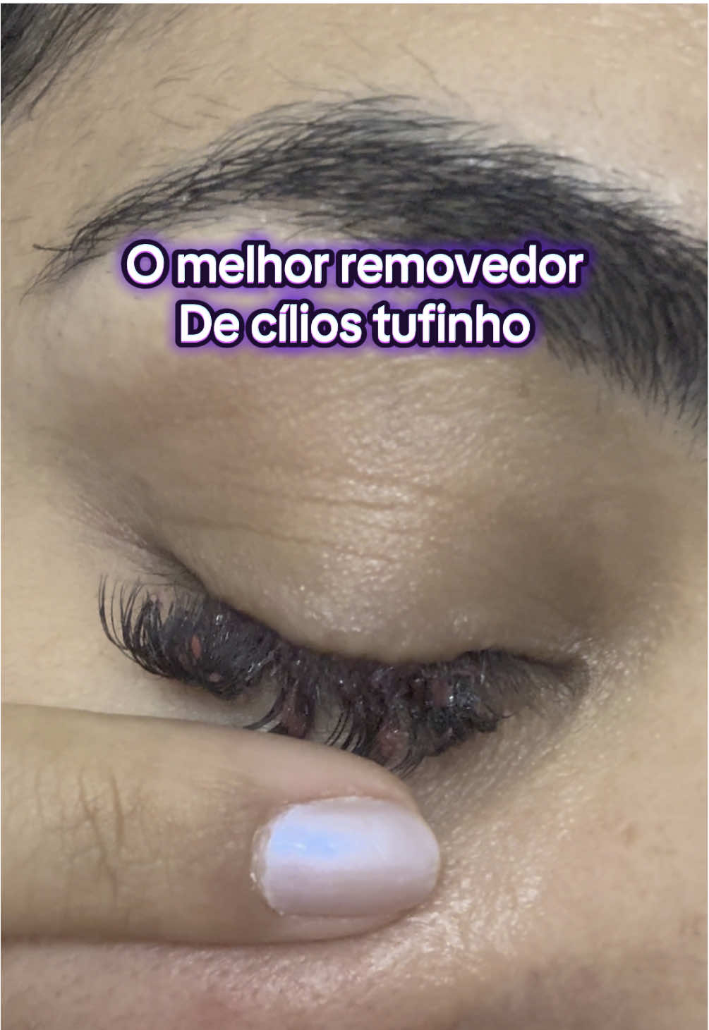 Perfeito para quem tem sensibilidade, ele não arde os olhos.  #cilios #ciliostufinho #lashextensions #explore #fyp #foryoupage 