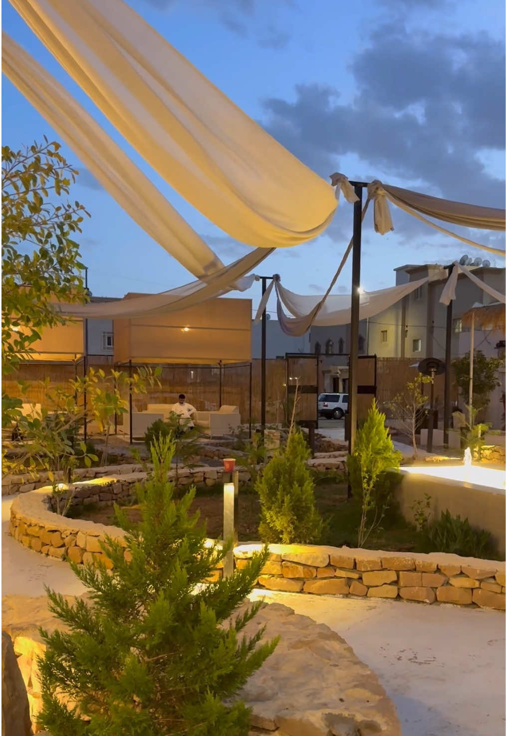 أروق مكان بتبوك🤯🤍☁️ حلوياتهم وقهوتهم لذيييذه🌱 @Golden Deer Cafe  #تبوك#تصويري#explore#جولدن_دير#coffee#كوفيهات_تبوك#tabuk  