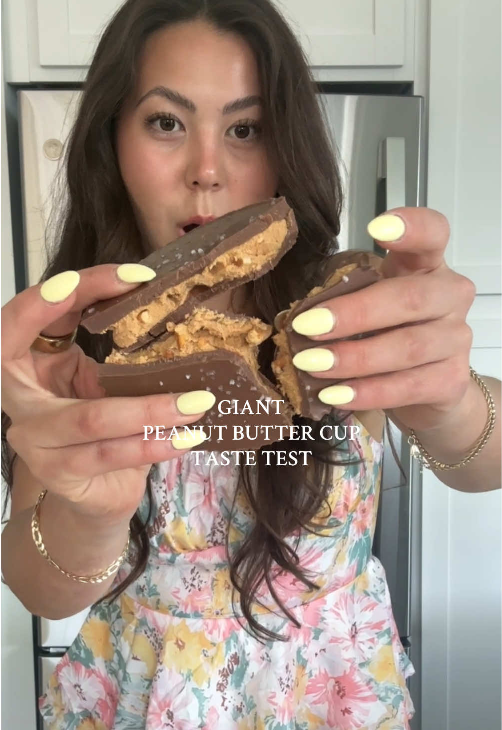 this is GOOOOOOD 🍫🥜 #peanutbutter #chocolate #peanutbuttercup #giantpeanutbuttercup #chocolateandpeanutbutter #chocolatepeanutbutter #tastetest #candytastetest 