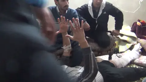 ليس كما قالها ترامب . رفعنا العقوبات وكأن الأمر بيده وحده وكأن رفع العقوبات قرار عابر أو تنازل سياسي. لا، لم يكن الأمر كذلك. كان هناك رجال ونساء صمدوا، ضحّوا، قاوموا القهر والحصار اعتُقلوا تعرّضوا للتعذيب  وسُفكت دماؤهم في سبيل كرامة لم يقبلوا المساومة عليها. اليوم، نرددها بصوت واحد: لن ننسى. لن ننسى سنوات الوجع لا لكي نحقد بل لكي لا يُعاد إنتاج الظلم. لن ننسى كي نُعلّم أبناءنا ثمن الحرية وقيمة الموقف  ومعنى أن تدفع دمك مقابل كرامتك. رفع العقوبات ليس منّة من أحد بل هو حق مستحق لشعب دفع من عمره ودمه وأمنه ثمن الصبر والثبات. الوجع الذي عشناه لن ينتهي إلا بمحاسبة المجرمين، وردّ الكرامة إلى أهلها والاعتراف الصريح بكل ما جرى. نعم، نفرح اليوم برفع العقوبات، نفرح من أجل أهلنا وأطفالنا وأحفادنا، لكن فرحتنا لا تكتمل إلا بالعدالة. وفرحتنا لا تنسينا: علّموا أبناءكم ما جرى خلال 14 عاماً من الظلم، علّموهم أن لا ينسوا، حتى لا يُظلموا مجدداً. الحمد لله على نصرٍ جاء بقوة الحمد لله لأن الظلم زال عن شعبنا… ولكن الطريق لا يزال طويلاً نحو الحق الكامل.    الله يرحمك ويتقبلك  يا باسط كان حلمك    انك تفك  الحصار عن حمص قدر الله وماشاء فعل  معركة دير بعلبة لفك الحصار عن #حمص٢٠١٢