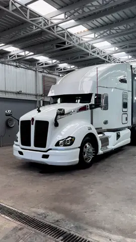 #viral_videos #viralvideos #la57esmipasion #isx #a57 #enventa #viralditiktok #purocarrosexi #mamalona #mamalon #prostar #volvo #680 #tractor #mexico🇲🇽 #mexico #tractorsupply #tractorsupply #fypシ゚ #camioneros #camion #purocarroexótico #camionesconestilo #tractorsoftiktok #diselpower #disel #camionespesados #puebla #queretaro #guadalajara #mexicotiktok #colima #vistas #millonesdevistas #camionerosporelmundo #camionerosdecorazon #cachimberosdecorazon #popularvideo #paratimi #cascadia_freightliner #cascadia #camionesconestilo