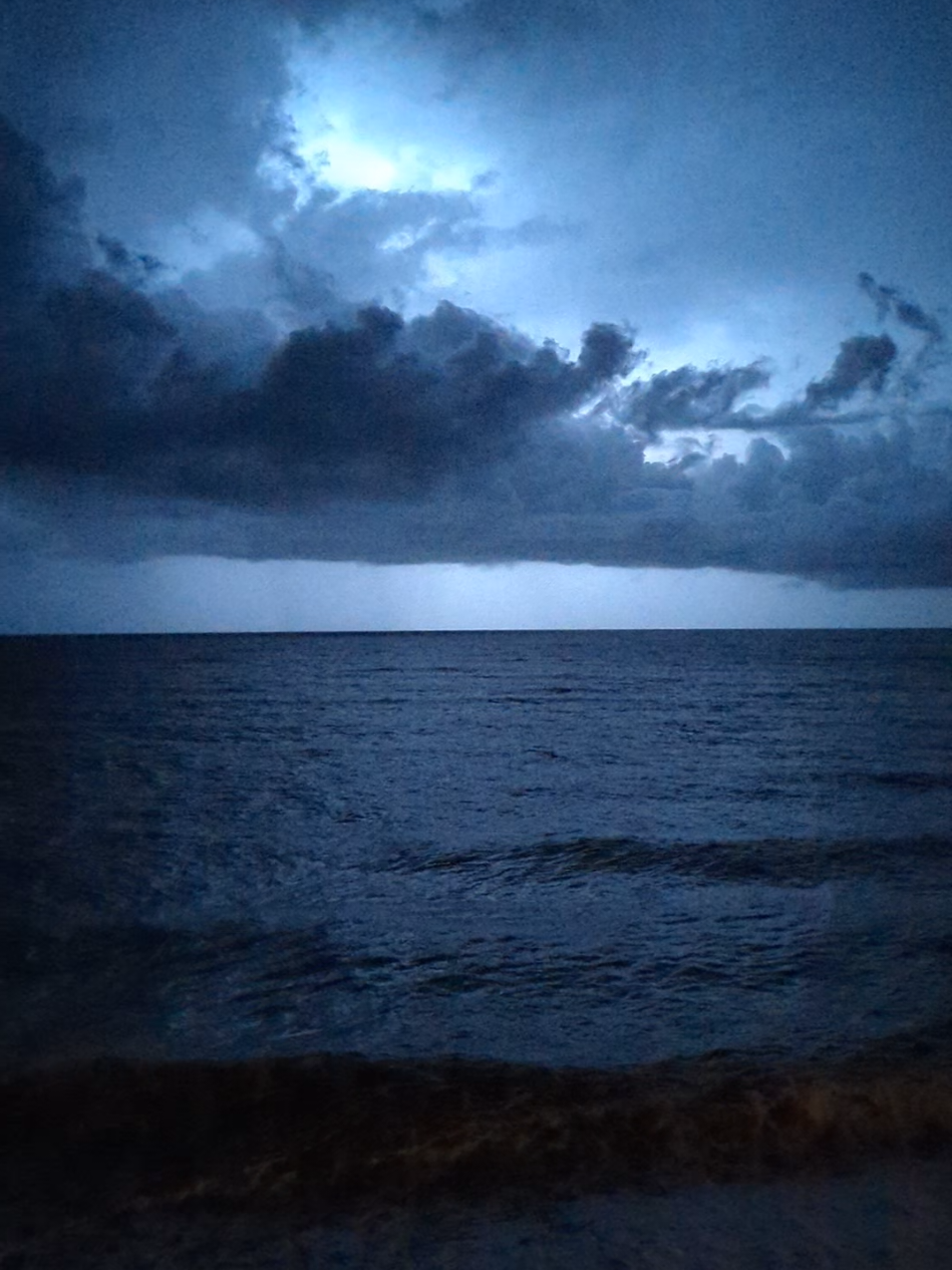Lightning Strike.. #lightning #lightningtime⚡️ #blitz #lightningstrike  #relampago  #iluminacion #blitzeinschlag #relampagos  #rayo #betteroffalone #alicedj  #coupdefoudre 