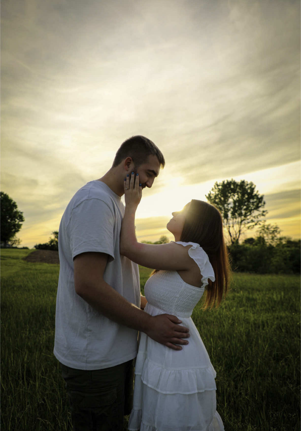 this sunset shoot was just perfect 😍🥰 #indianaphotographer #midwestphotographer #photography #photographer #canoncamera #sunsetshoot #engagementsession #engagement 