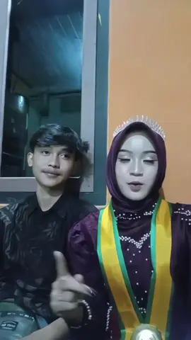 Tetaplah berlayar walaupun banyak yang belum bisa nerima dan adapun yang benci sama hubungan kalian menyala mami papi #happygraduation @f22072008 @sisigelap_piaaa 