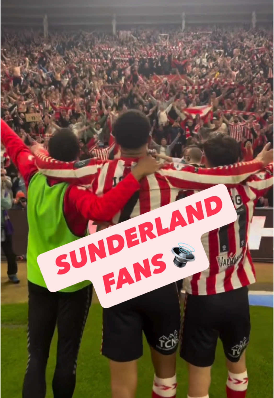 SUNDERLAND FANS REJOICE AFTER SECURING SPOT AT WEMBLEY ❤️ Thousands of fans joined the Sunderland squad in singing Elvis’ “Can’t Help Falling in Love”, which has become a club anthem.  📹: @Sunderland AFC 