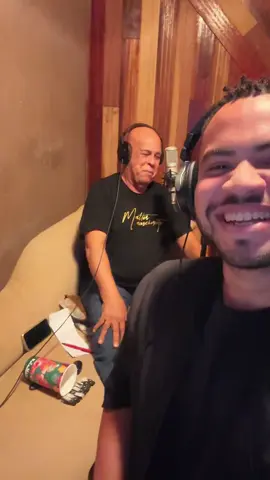 Sou feliz para vocês .