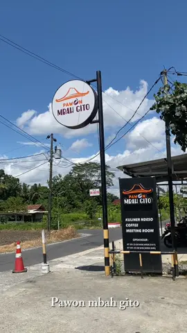 Bismillahirohmanirohim  Monggo sedulur, mari pilih hidangan favorit sedulur dari aneka menu prasmanan atau menu ala carte yang tersedia di Pawon Mbah Gito  Monggo katuran pinarak  📍Pawon Mbah Gito Jl. Pasir Luhur mendiro, Sukoharjo,Ngaglik,Sleman  🕰️Open Hours  07.00-21.00 ( weekday) 07.00-22.00 (weekend) ☎️ Info  082134897557 #masyaallah #alhamdulillah #pawonmbahgito #yogya #yogy #yogyakartaistimewa #jogjakulineran #jogjafoodhunter #kulinerndeso #kulinerndesojogja #sleman #kaliurang 