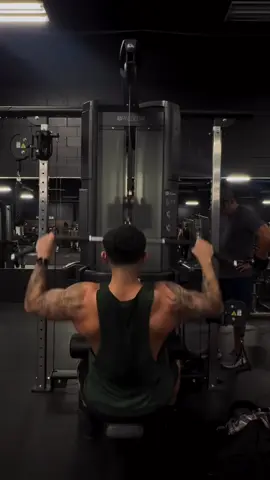 When your song fuels you through your workout ⛓️ #fyp #ravetok #trending #edmtiktok #technomusic #techno #Fitness #GymTok 