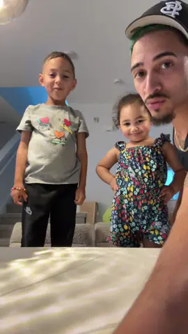 Time out did ya see her face just now? 