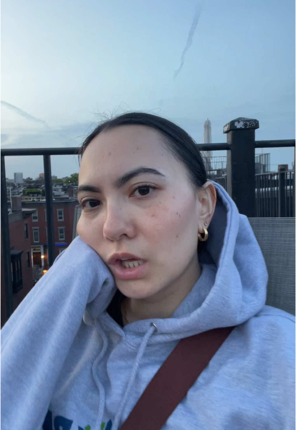 I swear going from an apartment where none of the windows even open to a space with a rooftop deck, I will never take for granted having an outdoor space in the city !! #fyp #boston #bostonma #outdoorlife #rooftopseason #citylife #cityliving 