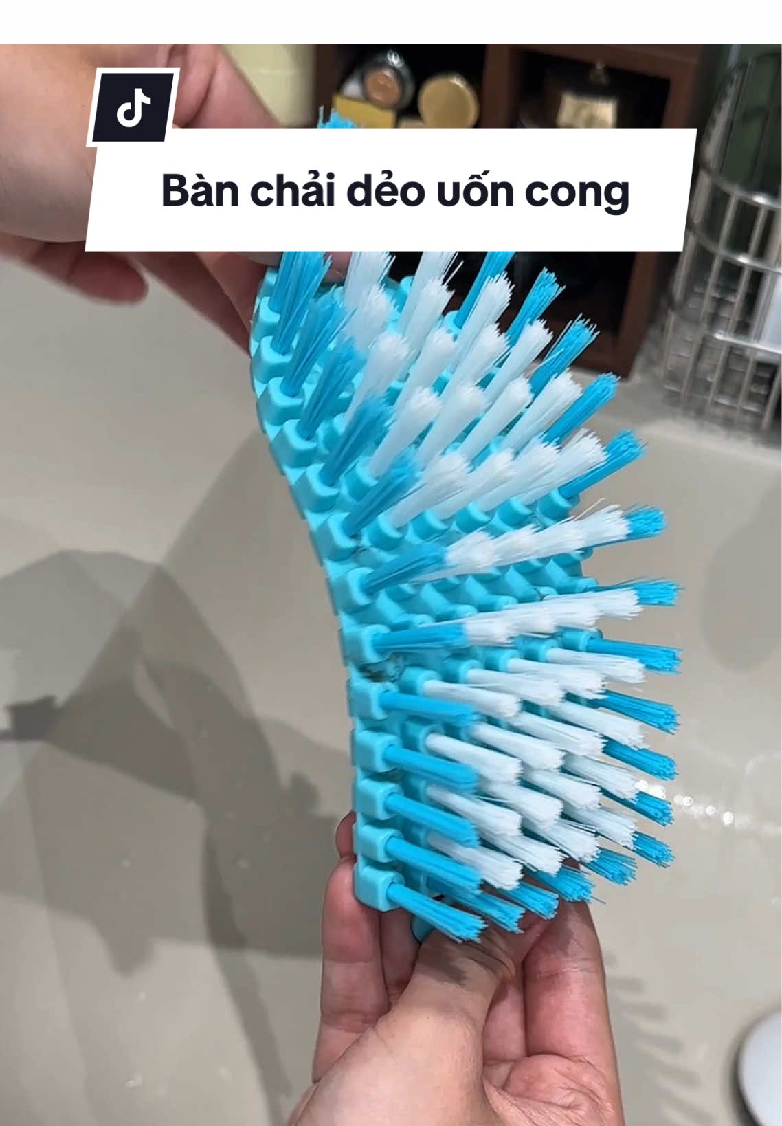 Bàn chải dẻo uốn cong  #banchaideo #banchaicoruadanang #giadungtienich #banchaivesinh #decorsiuxinh 