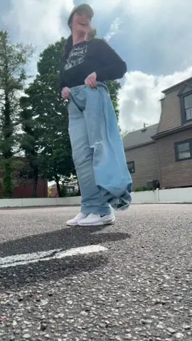 I’m definitely crying happy tears. I’m so thankful to be where I am today😭💕 #weightloss #thenandnow #transformation #transition #jeans #beforeandafter #vsgcommunity #vsg #vsgjourney 